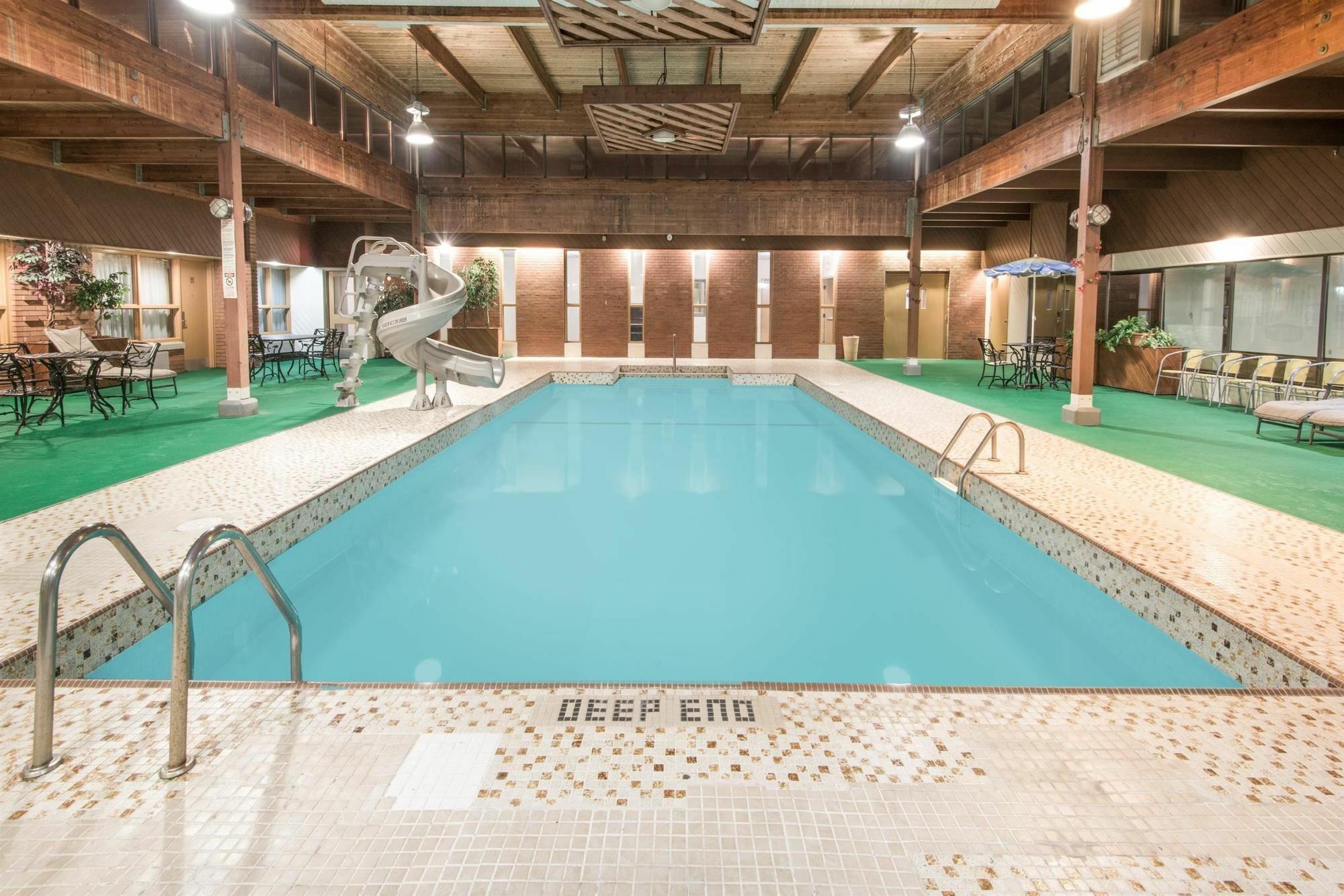 Howard Johnson By Wyndham Kitchener Conestoga מראה חיצוני תמונה